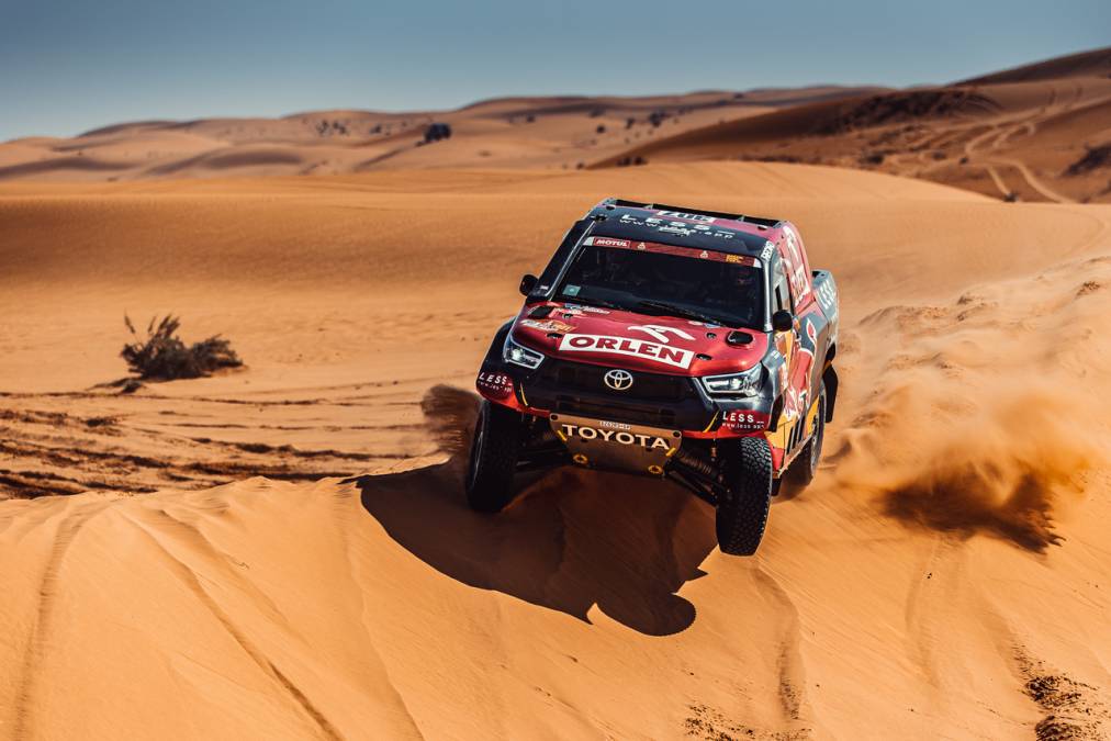 Dwa Hiluxy na podium, trzy w TOP5 na 6. etapie Rajdu Dakar 2021
